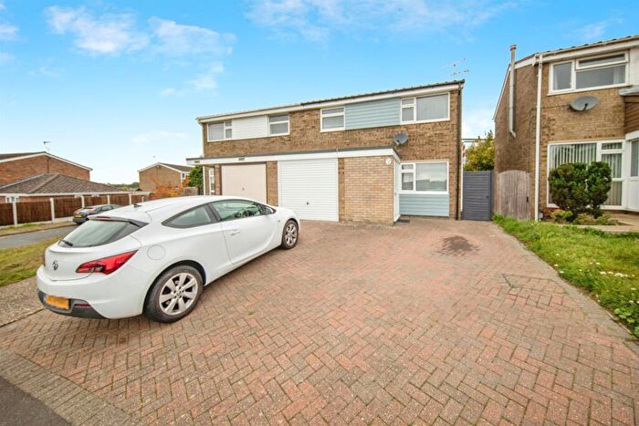 3 Bedroom Semi-Detached House For Sale In Sheldrake Drive, Ipswich, IP2