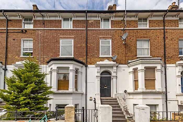 2 Bedroom Flat To Rent In Oaklands Grove, Shepherds Bush, W12