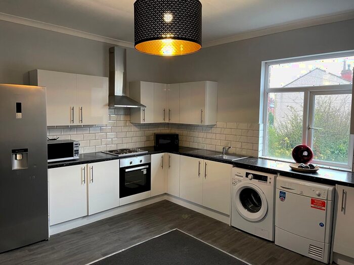 Studio To Rent In Austhorpe Road, Crossgates, LS15