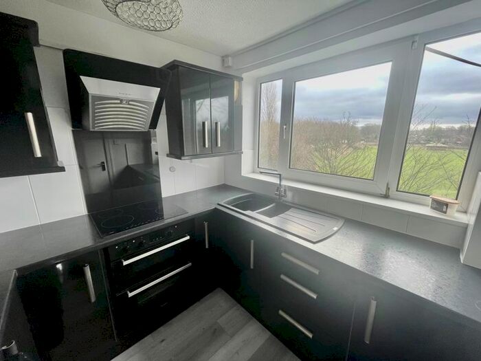 2 Bedroom Flat To Rent In Manchester Road, Bury, Greater Manchester. BL9