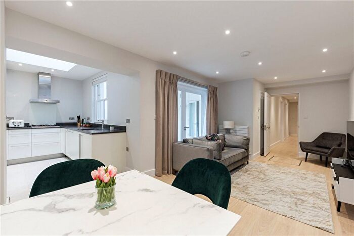 2 Bedroom Flat To Rent In Gloucester Place, Marylebone, London, W1U