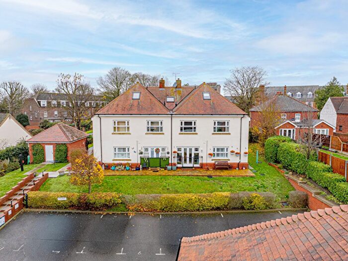 2 Bedroom Flat For Sale In Hockley Road, Rayleigh, SS6