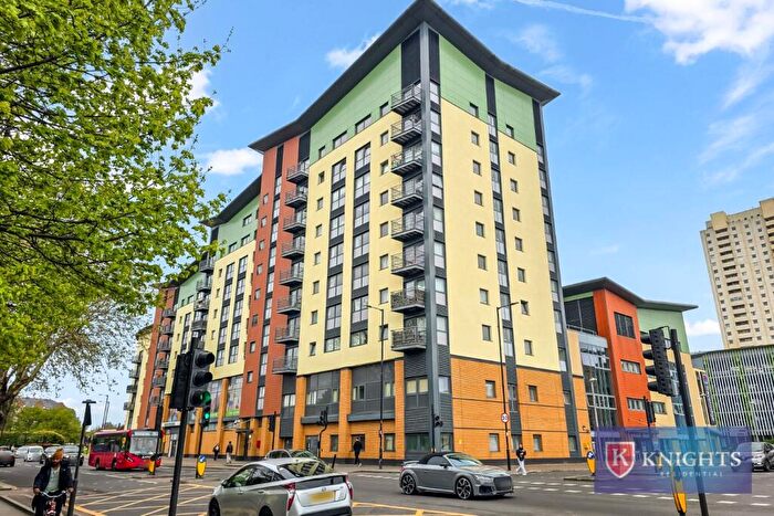 1 Bedroom Flat For Sale In Methven Court, The Broadway, London, N9