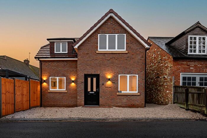 3 Bedroom Detached House For Sale In The Hill, Winchmore Hill, HP7