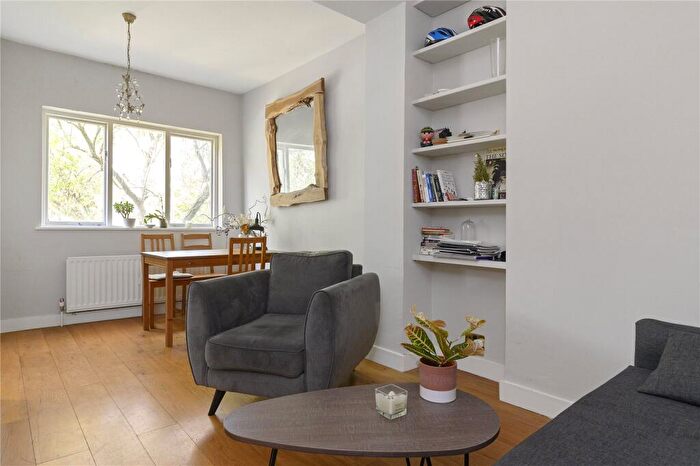2 Bedroom Apartment To Rent In Huntingdon Street, Barnsbury, Islington, London, N1