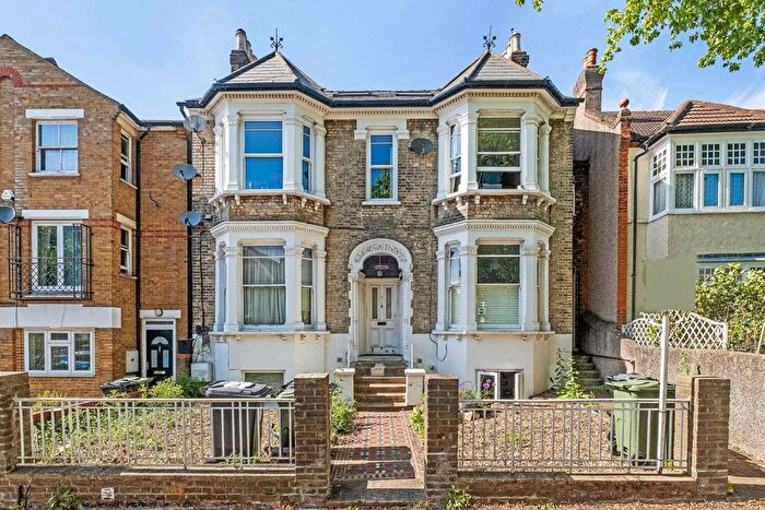 3 Bedroom Flat To Rent In Lewin Road, Streatham, SW16