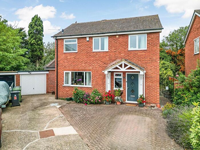 3 Bedroom Detached House For Sale In Ivelbury Close, Buckden, PE19
