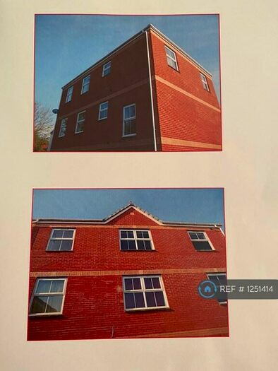 2 Bedroom Flat To Rent In Raleigh Drive, Cullompton, EX15