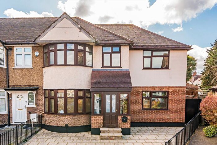 5 Bedroom Semi Detached House For Sale In Elmer Gardens, Isleworth, TW7