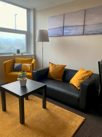 2 Bedroom Flat To Rent In Harehills Lane, Leeds, LS9