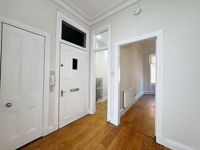 2 Bedroom Flat To Rent In Caird Drive, Patrickhill, Glasgow, G11