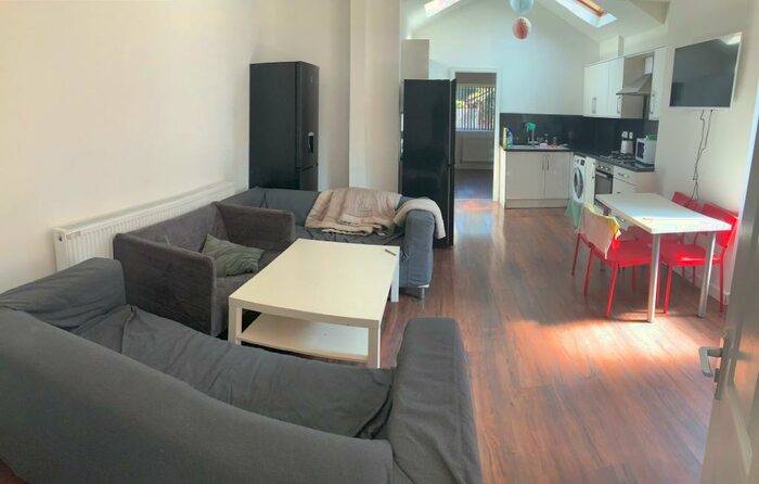 7 Bedroom Semi-Detached House To Rent In Egerton Road, Manchester, M14