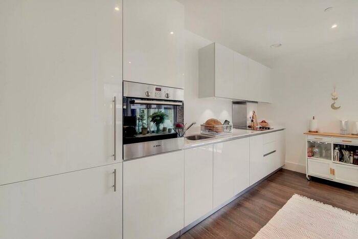 2 Bedroom Flat To Rent In Naval House, Woolwich Riverside, London, SE18