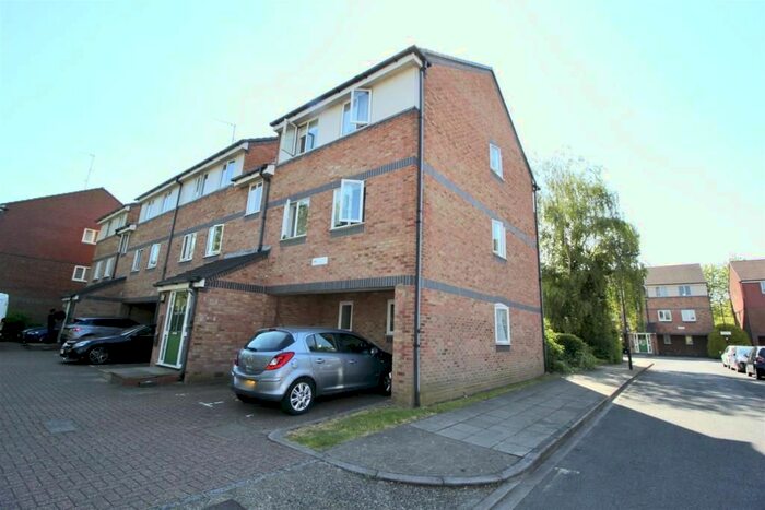 2 Bedroom Flat To Rent In Frensham Close, Southall UB1
