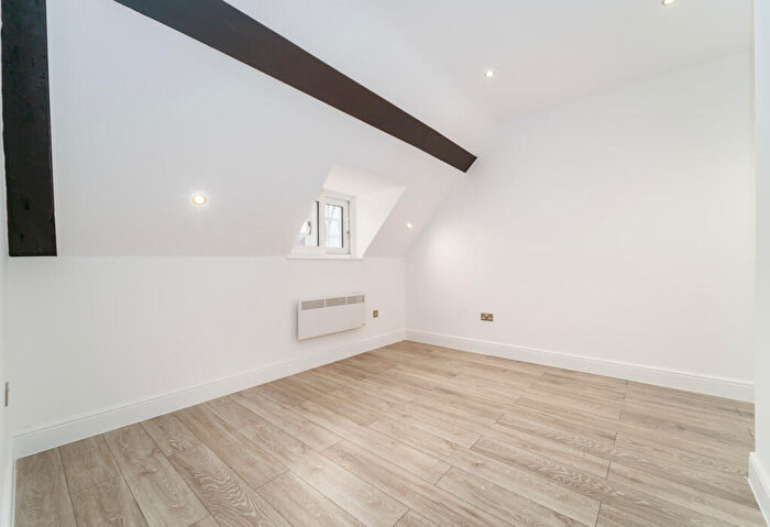 1 Bedroom Flat To Rent In Church Street, Walton-on-Thames, Surrey, KT12