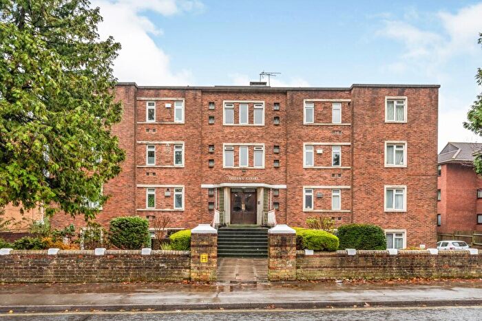 2 Bedroom Apartment To Rent In Hill Lane, Southampton, SO15