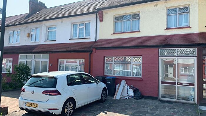 3 Bedroom Detached House To Rent In Pasteur Gardens, London, Area, N18