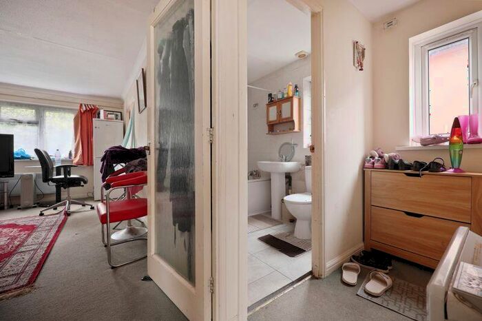 1 Bedroom Flat For Sale In Blenheim Road, Harrow, HA2