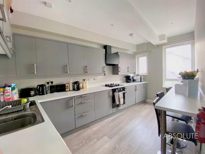 2 Bedroom Flat To Rent In Torquay Road, Paignton, TQ3