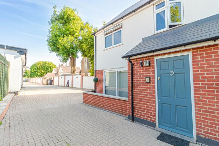 3 Bedroom Semi-Detached House To Rent In Ingledene Close, Vicarage Road, Hendon, NW4