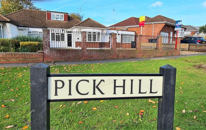 4 Bedroom Bungalow To Rent In Pick Hill, Waltham Abbey, EN9