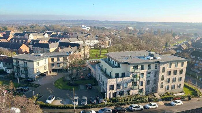 1 Bedroom Flat To Rent In Luna Court, Loughton, IG10
