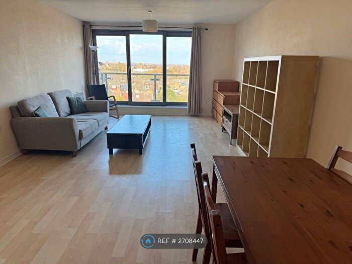 2 Bedroom Flat To Rent In Ashleigh Court, Watford, WD17
