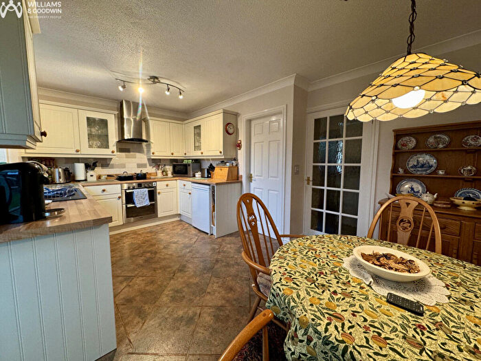 3 Bedroom Detached Bungalow For Sale In Nant Y Felin, Holyhead, Anglesey, LL65