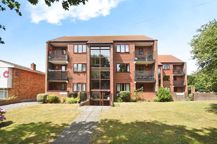 2 Bedroom Flat For Sale In Pegwell Road, Ramsgate, Kent, CT11
