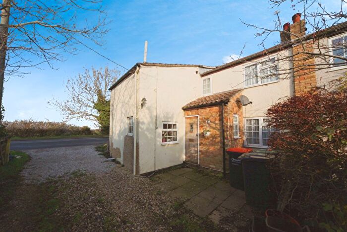 3 Bedroom Semi-Detached House For Sale In Leighton Road, Toddington, Dunstable, LU5