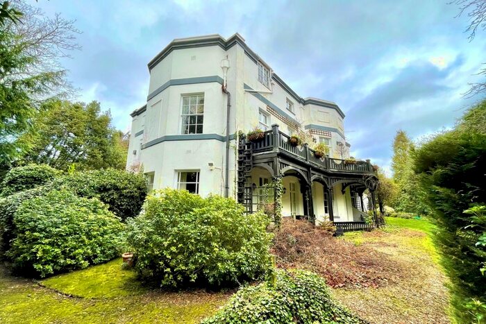 2 Bedroom Flat To Rent In Middle Hill, Egham, Surrey, TW20