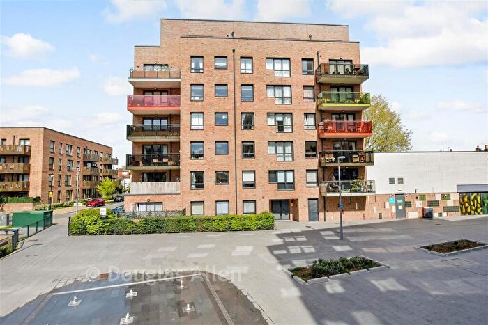 2 Bedroom Apartment For Sale In Troubridge Square, Walthamstow, E17