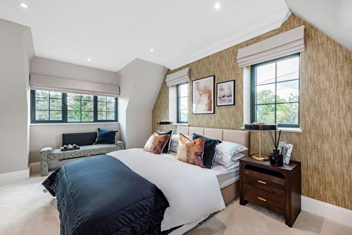 2 Bedroom Detached House For Sale In Barley Mow Lane, St.Albans, AL4