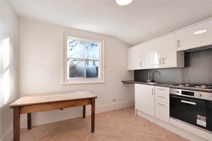 1 Bedroom Apartment For Sale In Oakhurst Grove, East Dulwich, London, SE22