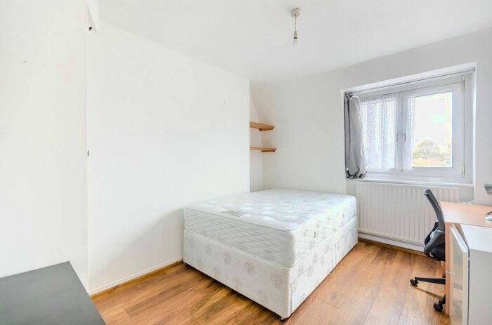 3 Bedroom Flat To Rent In Union Grove, Clapham, London, SW8
