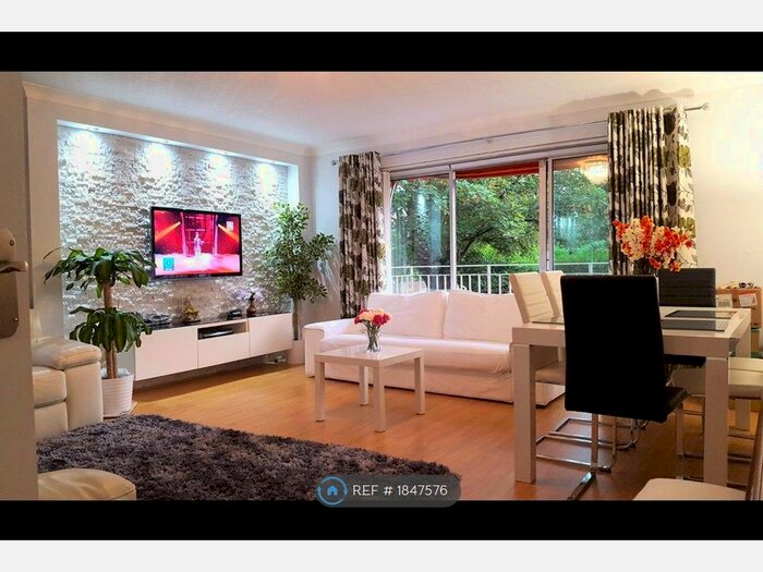 2 Bedroom Flat To Rent In Beckenham Grove, Bromley, BR2