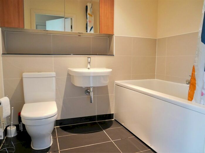 2 Bedroom Flat To Rent In Drayton Green Road, West Ealing, W13