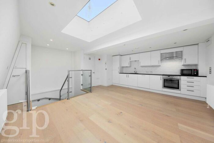 1 Bedroom Flat To Rent In Catherine Street, Covent Garden, WC2B