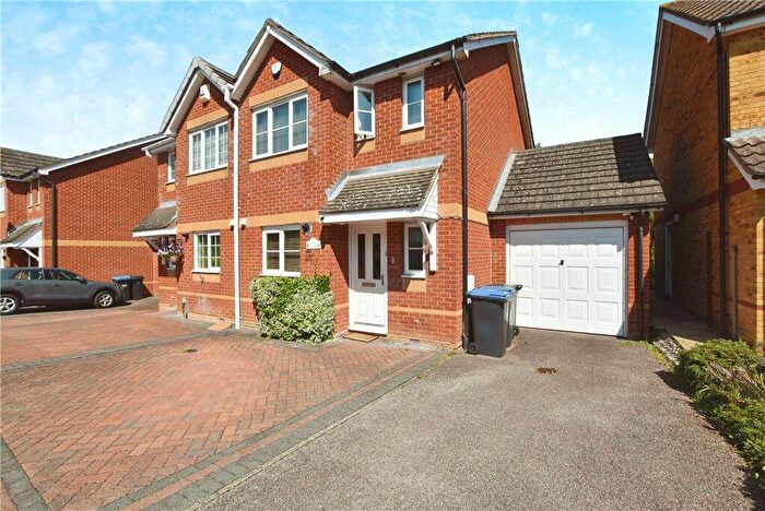 3 Bedroom Semi-Detached House For Sale In Corner Meadow, Harlow, Essex, CM18