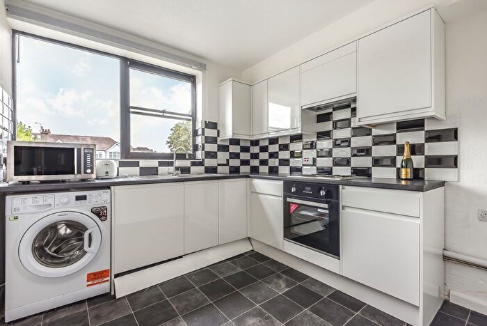 2 Bedroom Flat To Rent In Bolton Road, London, W4