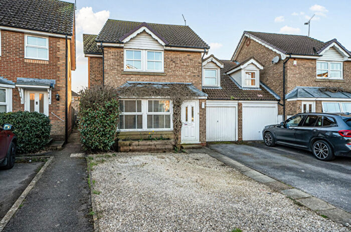 4 Bedroom Semi Detached House For Sale In Donaldson Way, Woodley, Reading, RG5