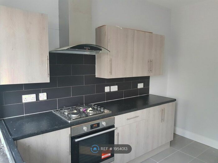 Studio To Rent In Ethelbert Gardens, Ilford, IG2