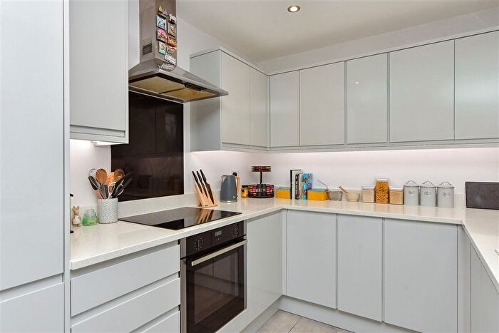 2 Bedroom Flat For Sale In Beach Avenue, Birchington, Kent, CT7