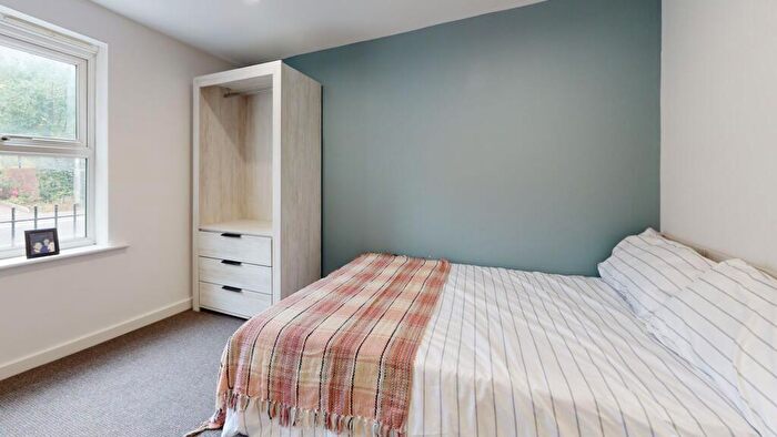 2 Bedroom Property To Rent In Flat, Kirkstall Lane, St Ann's Court, LS6