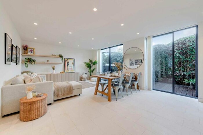 2 Bedroom Flat To Rent In Oval Road, Camden, NW1