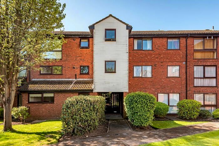 2 Bedroom Flat To Rent In Laleham Road, Shepperton, TW17