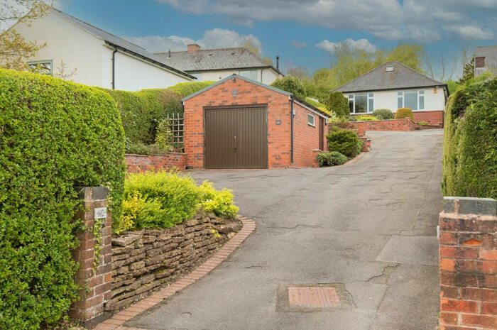 3 Bedroom Detached Bungalow For Sale In Derby Road, Wingerworth, S42