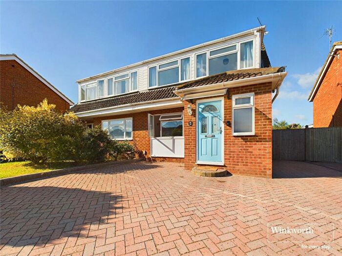 3 Bedroom Semi-Detached House To Rent In Instow Road, Earley, Reading, Berkshire, RG6