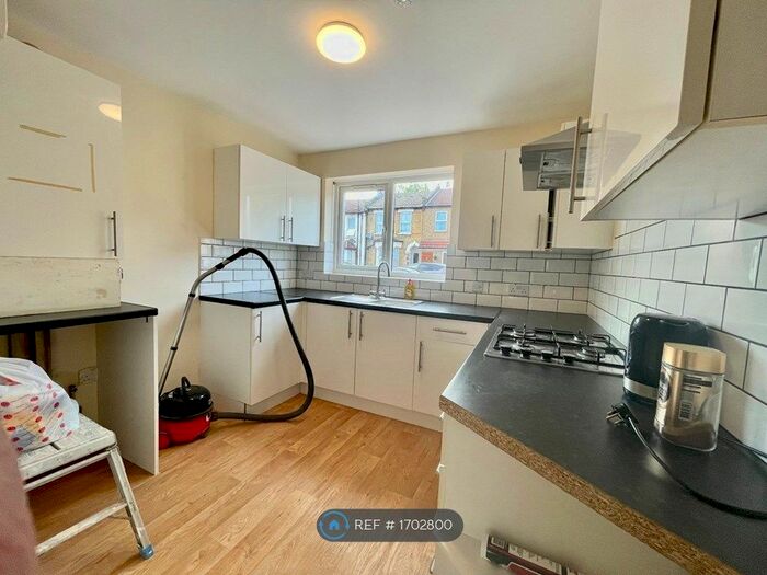 4 Bedroom Semi-Detached House To Rent In Bective Road, London, E7