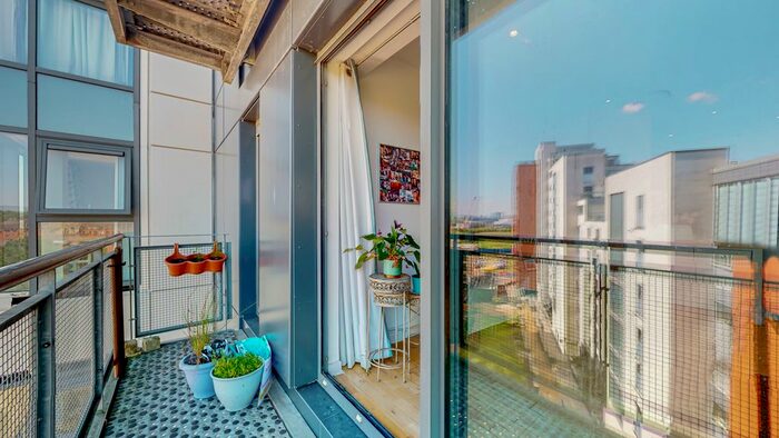 2 Bedroom Flat For Sale In Castlebank Drive, Glasgow, G11